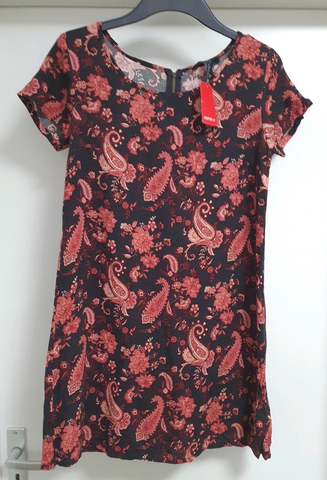 Forever 21 jurk met bloemenprint - Maat XS, Zwart, Nieuw, Ophalen of Verzenden, Forever 21