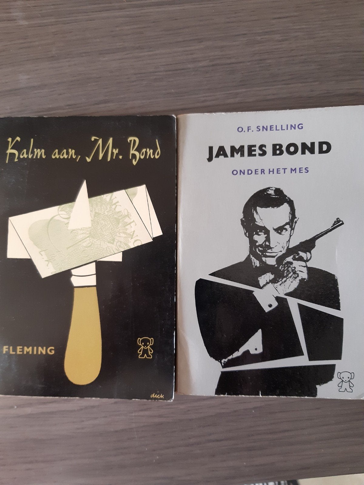 James Bond pockets Zwarte Beertjes, Ophalen of Verzenden, Gelezen