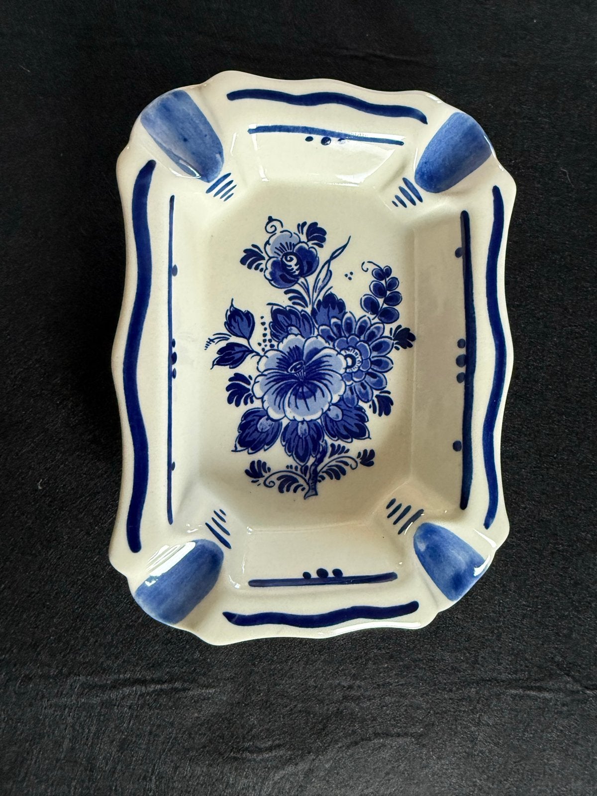 Delfts Blauw asbakje - Flora Keramiek Handwerk, Antiek en Kunst, Antiek | Keramiek en Aardewerk, Ophalen of Verzenden