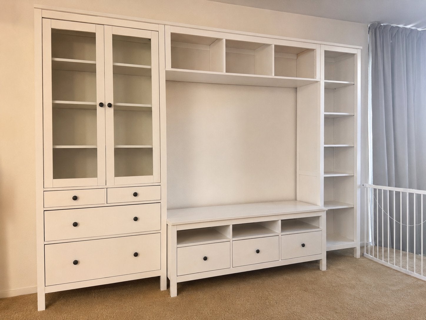 Witte IKEA HEMNES wandkast met vitrine en tv-meubel, Huis en Inrichting, Kasten | Televisiemeubels, Gebruikt, 200 cm of meer, 25 tot 50 cm