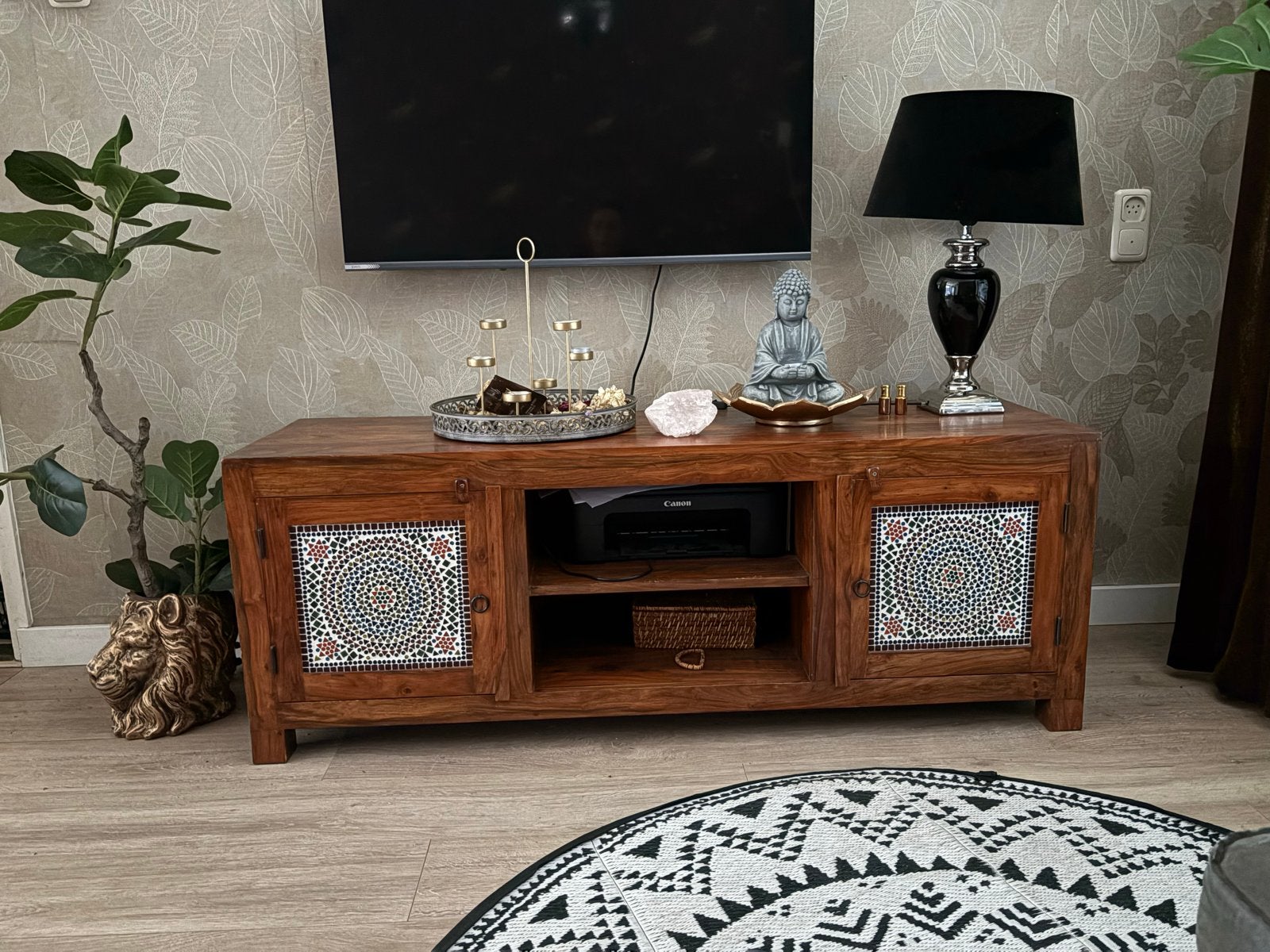 Massief houten tv-meubel met mozaïek details, Ophalen, 100 tot 150 cm, Zo goed als nieuw, Minder dan 100 cm