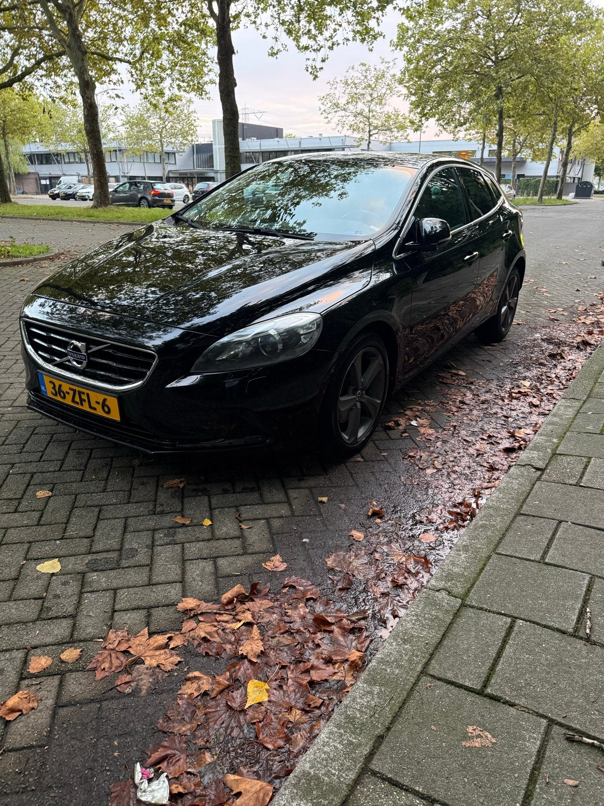 Volvo V40 1.6 T4 180PK 2012 Zwart, Voorwielaandrijving, Beige, 4 cilinders, 179 pk