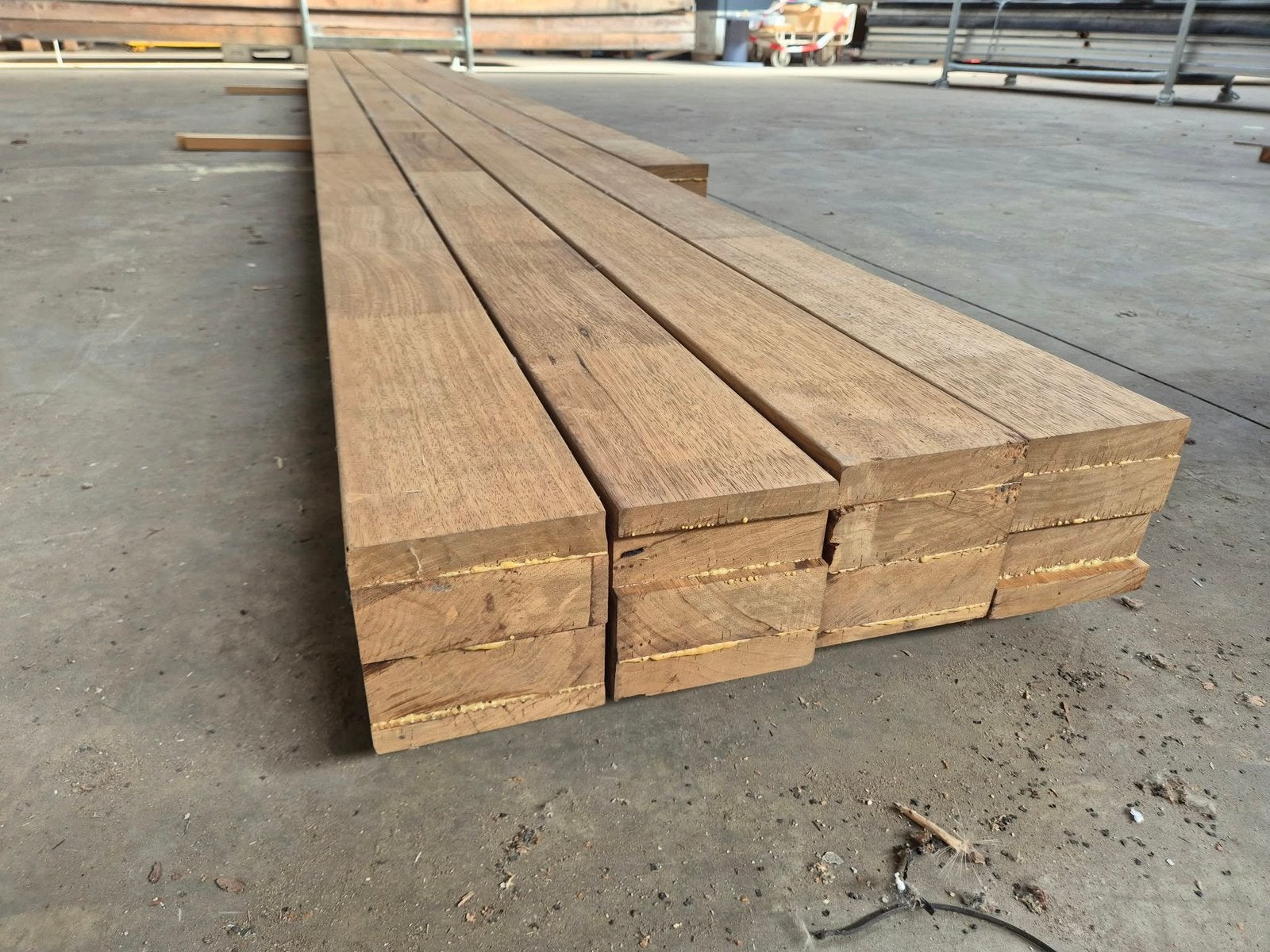 Meranti houten balken 120mm x 120mm 6 meter lang verlijmd, Ophalen, Zo goed als nieuw, Balk, Overige houtsoorten