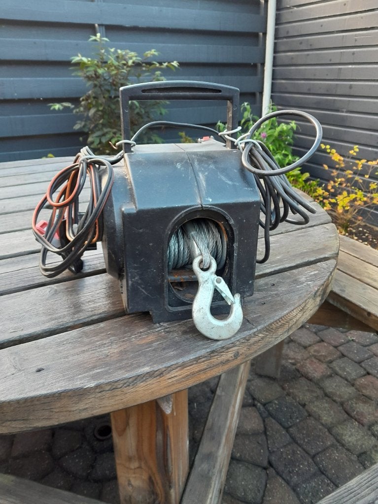 12 volt lier., Ophalen, Gebruikt, Elektrisch