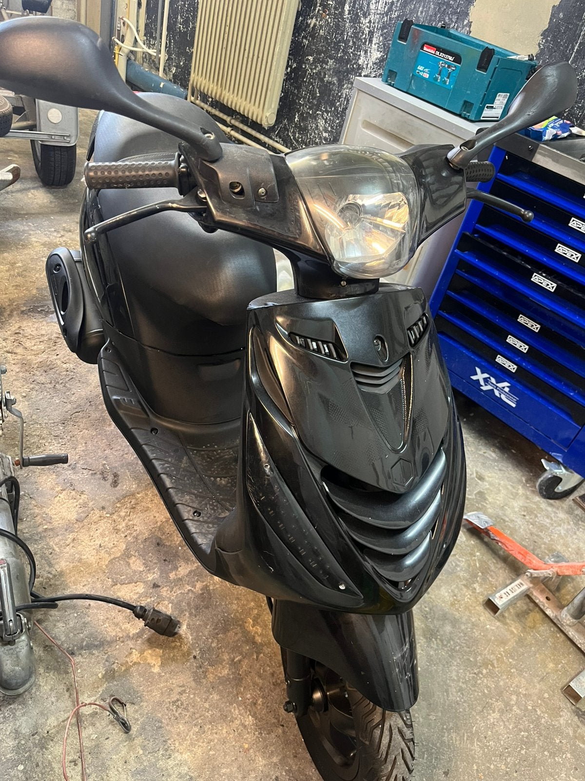 Zip 50cc 4takt opknapper, Fietsen en Brommers, Scooters | Piaggio, Ophalen, Zo goed als nieuw, Benzine, Zip