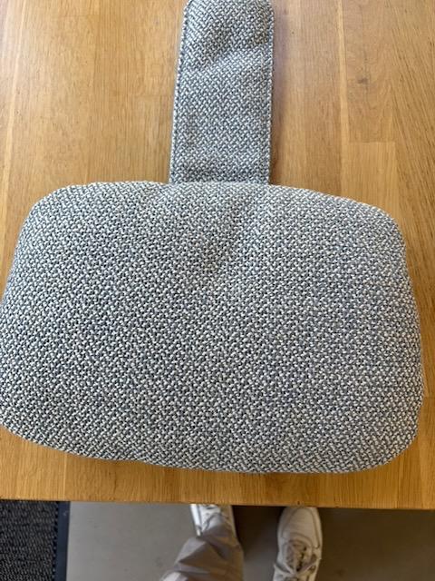 2 Leolux hoofdkussentjes, Ophalen of Verzenden, Zo goed als nieuw, Minder dan 75 cm, Stof