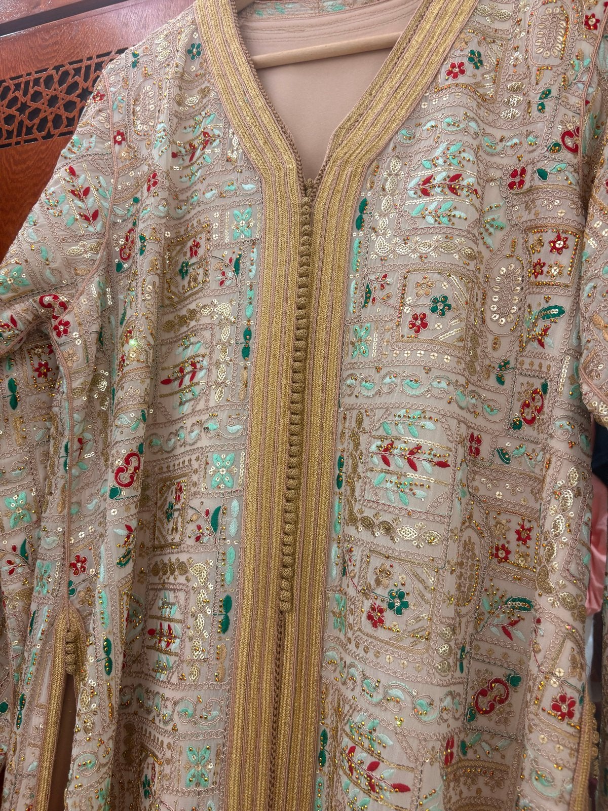 Prachtige Marokkaanse Kaftan - Beige met Gouden Borduur, Maat 38/40 (M), Overige typen, Beige, Ophalen of Verzenden