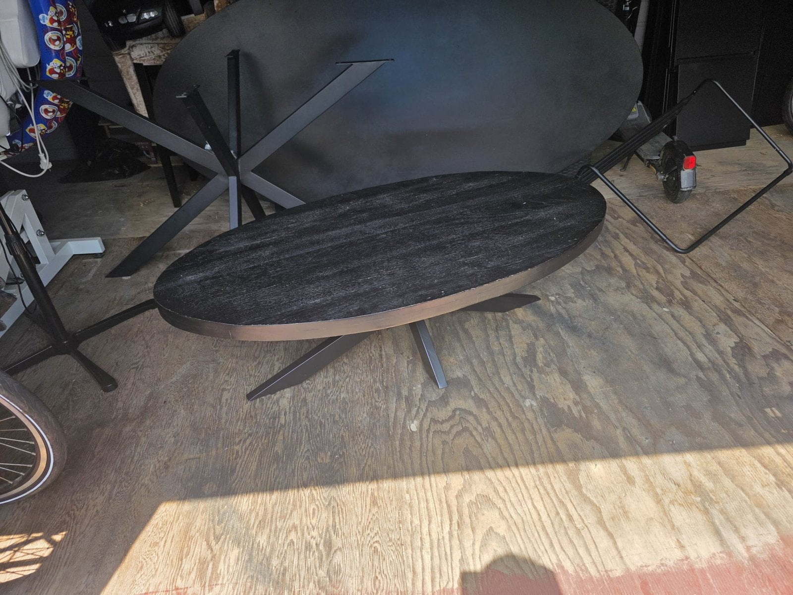 Ovale salontafel van mangohout, Ophalen, 100 tot 150 cm, 50 tot 100 cm, Zo goed als nieuw