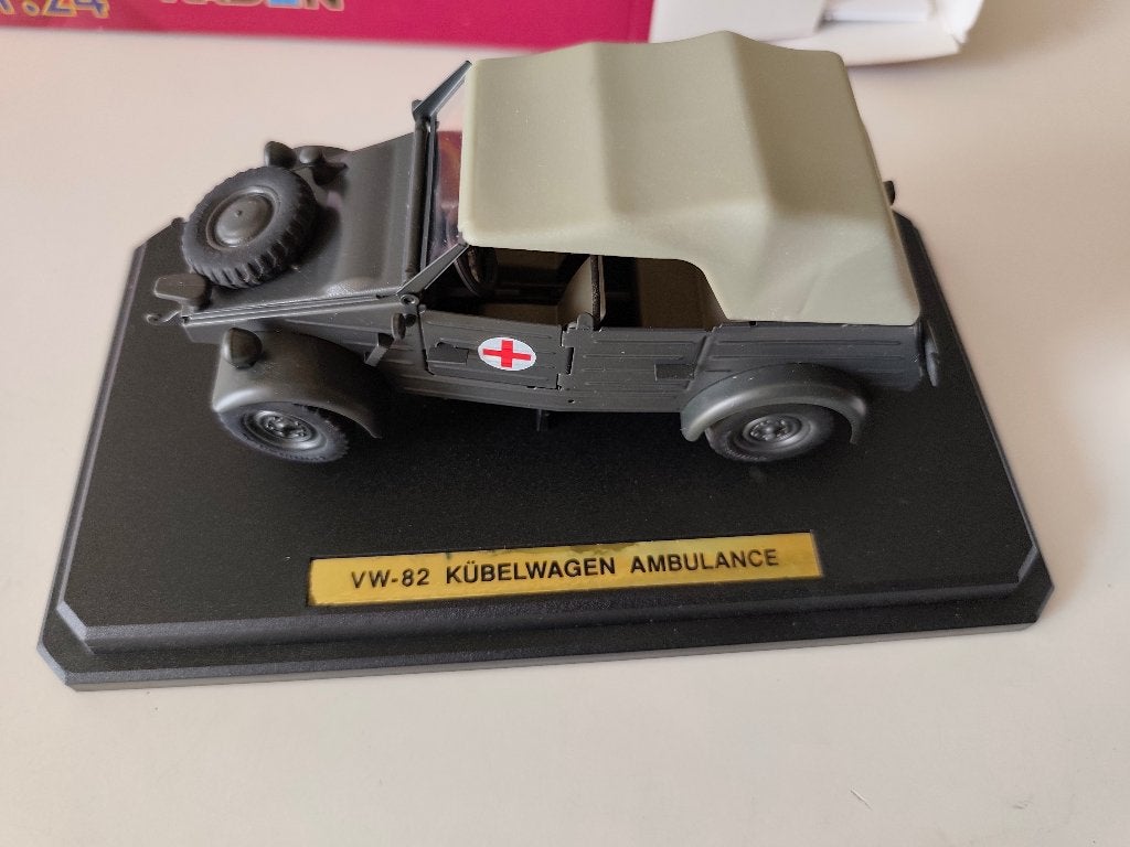 Kaden metalen modelauto 1:24 VW82 Kübelwagen ambulance, Ophalen, Zo goed als nieuw, Overige merken