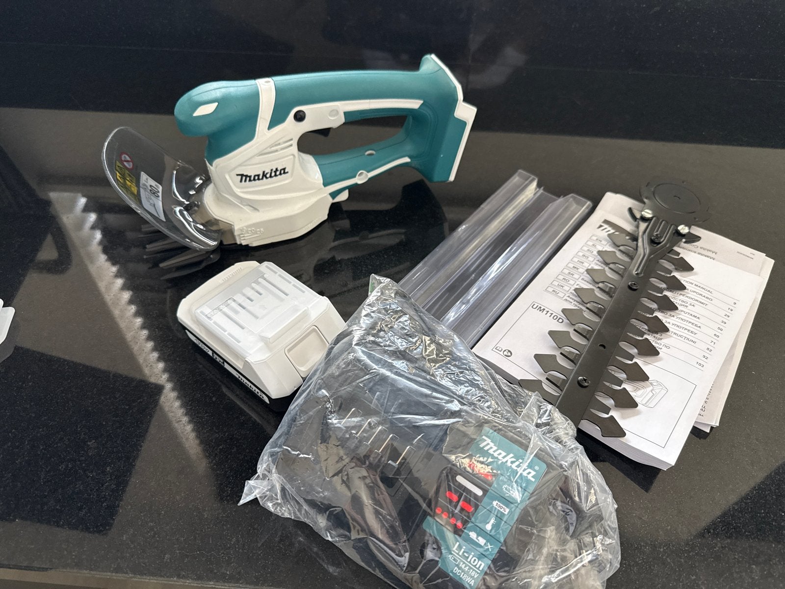Makita UM110DWYX Accu Grasmaaischaar 18V - Nieuw in doos, Tuin en Terras, Heggenscharen, Ophalen of Verzenden, Nieuw, Accu