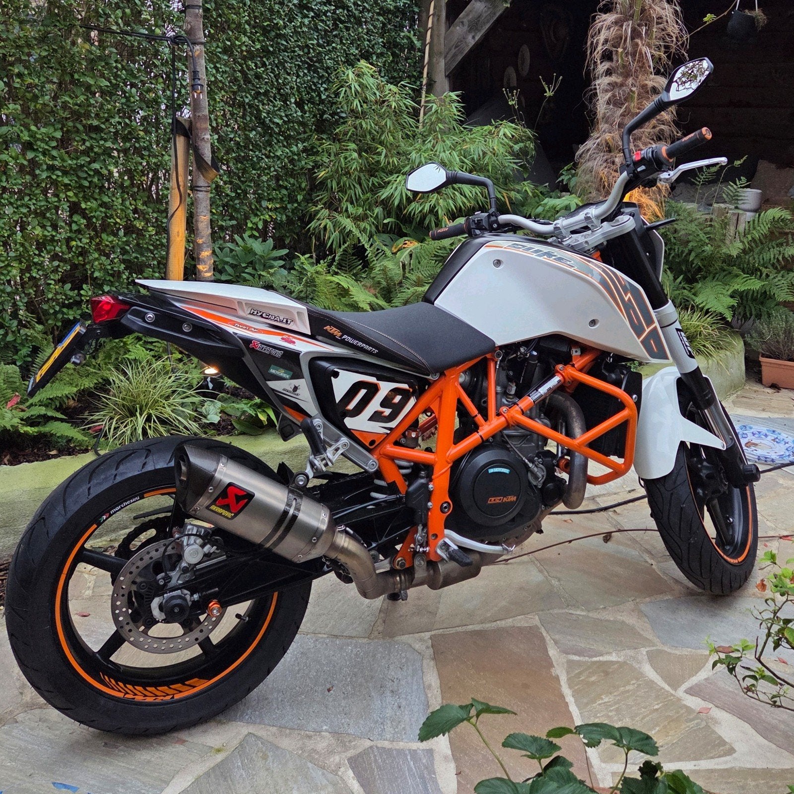 KTM 690 Duke - met Akrapovic uitlaat, Gebruikt, KTM, Particulier, Meer dan 35 kW