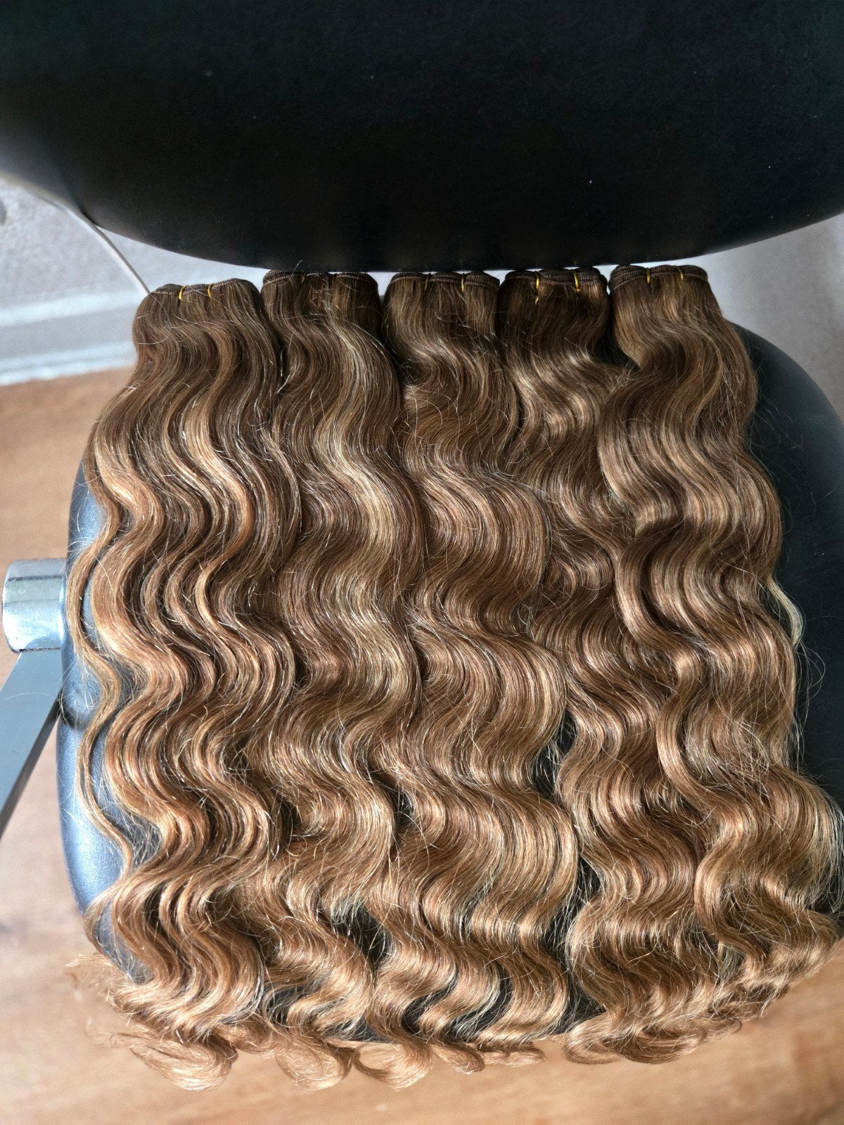 Lange golvende haarverlenging, bruin met highlights, Ophalen of Verzenden, Zo goed als nieuw, Pruik of Haarverlenging
