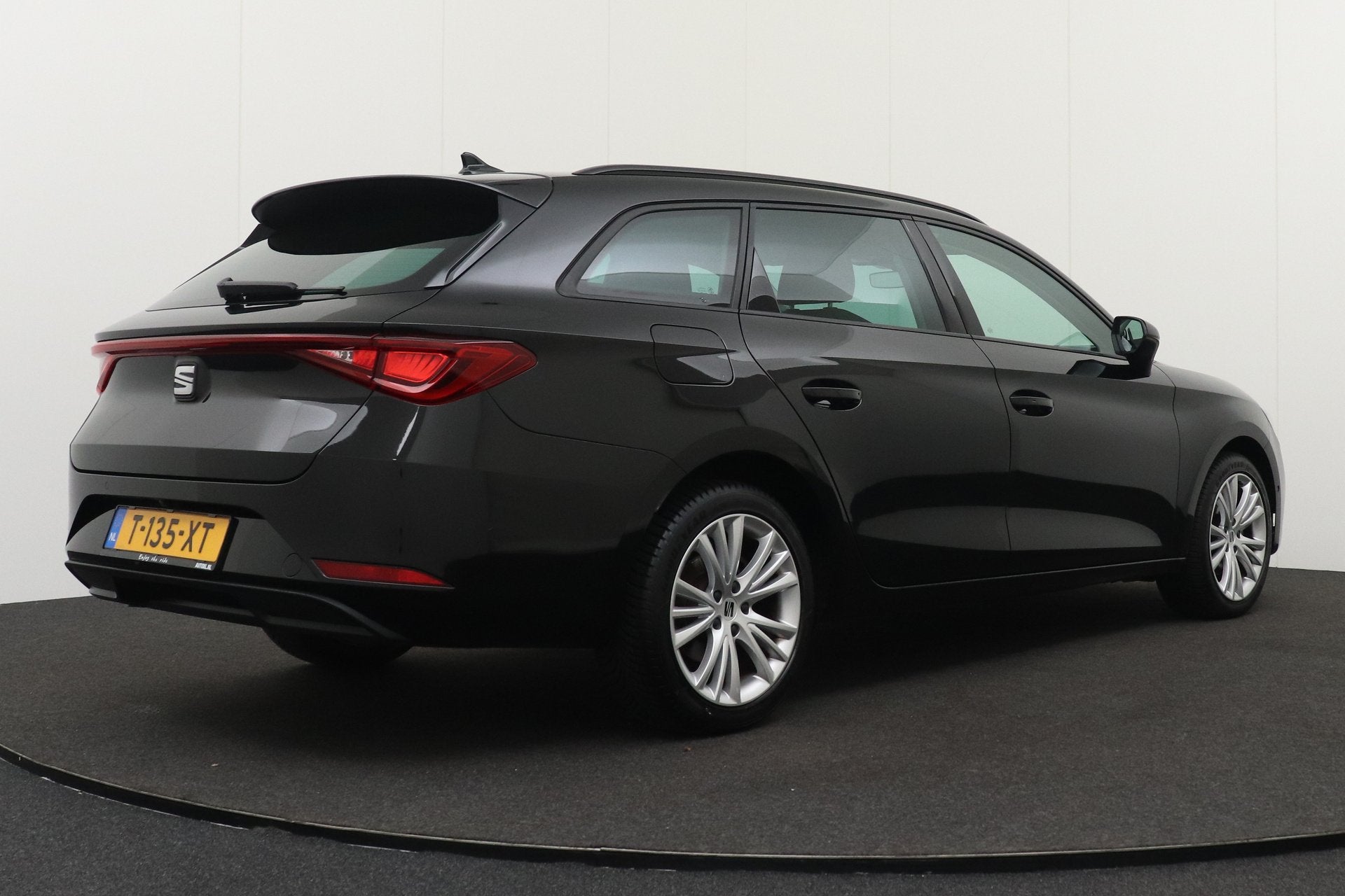 SEAT Leon Sportstourer 150 PK Aut. Hybrid Style+ Camera Adap, Dealer onderhouden, Stof, Euro 6, 4 cilinders