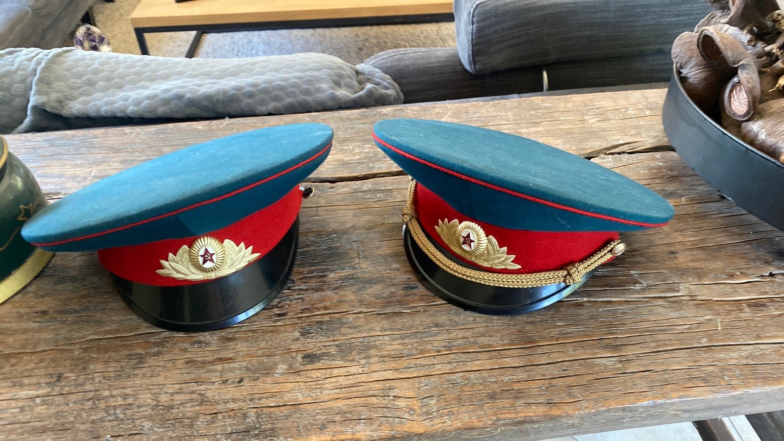 Russische petten, Hobby en Vrije tijd, Ophalen of Verzenden, Zo goed als nieuw