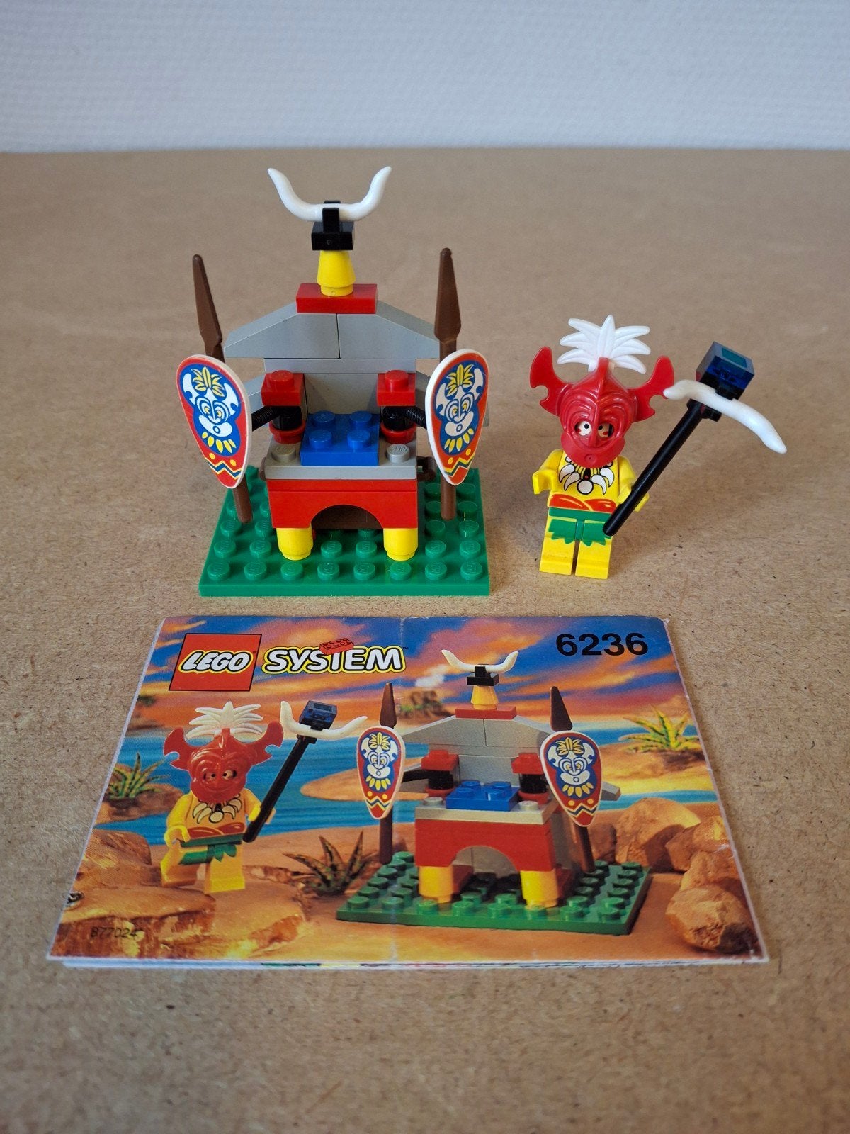 Lego 6236 King Kahuka. Jaren 90 Pirates Islanders, Compleet, Lego, Info@lego.com, 33 Bath Road, Slough, UK