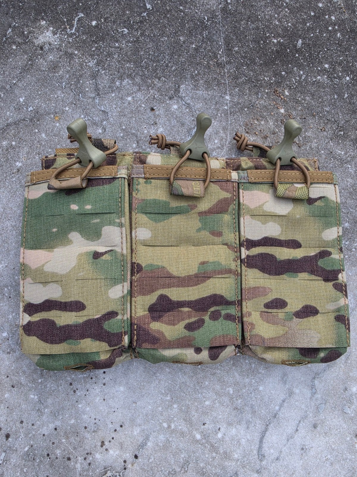 KL m4 3 mag ranger shingle opbouwtas multicam camo, Verzamelen, Ophalen of Verzenden, Landmacht, Nederland, Overige typen