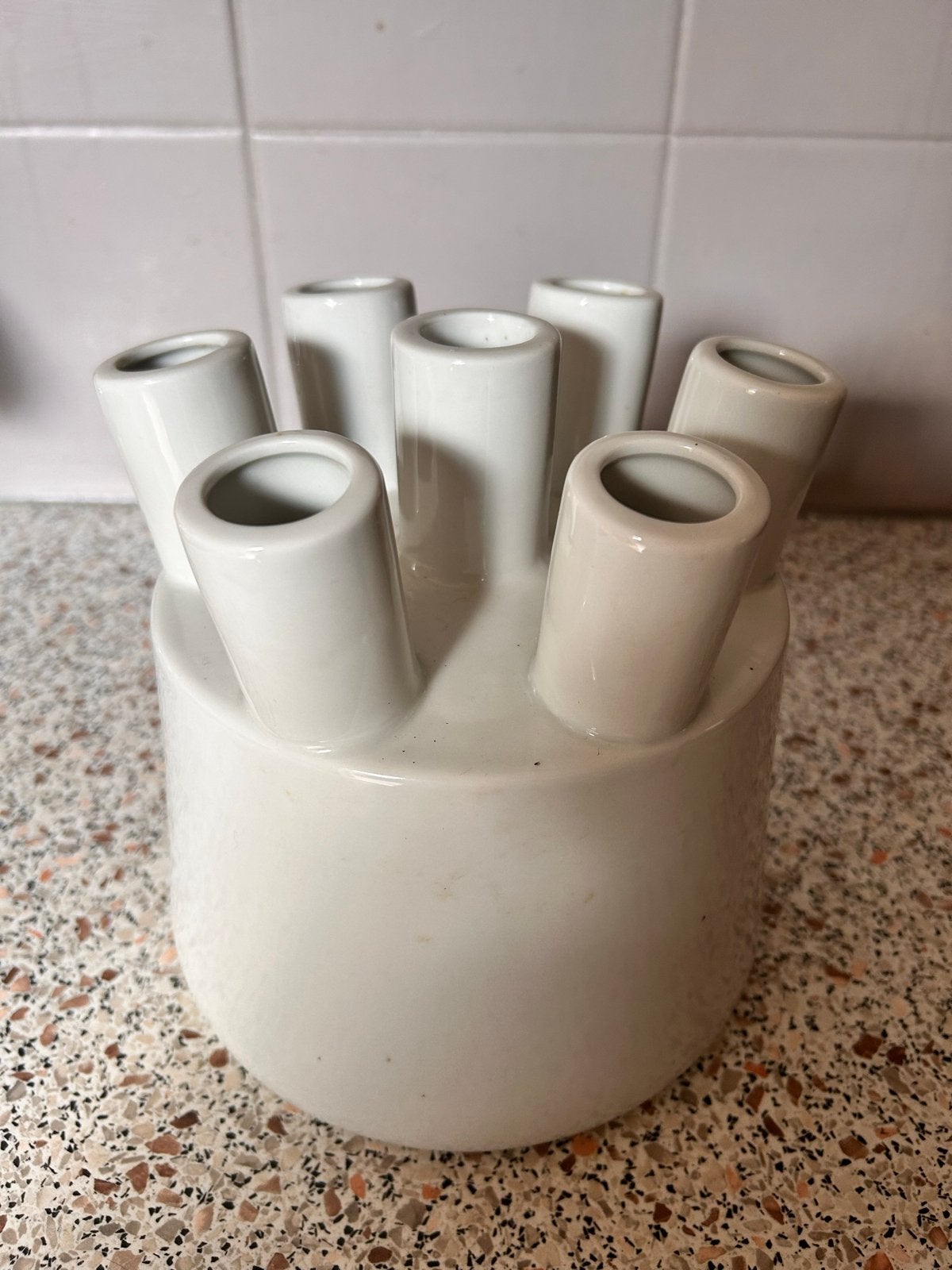Witte tulpenvaas van De Bijenkorf, Ophalen