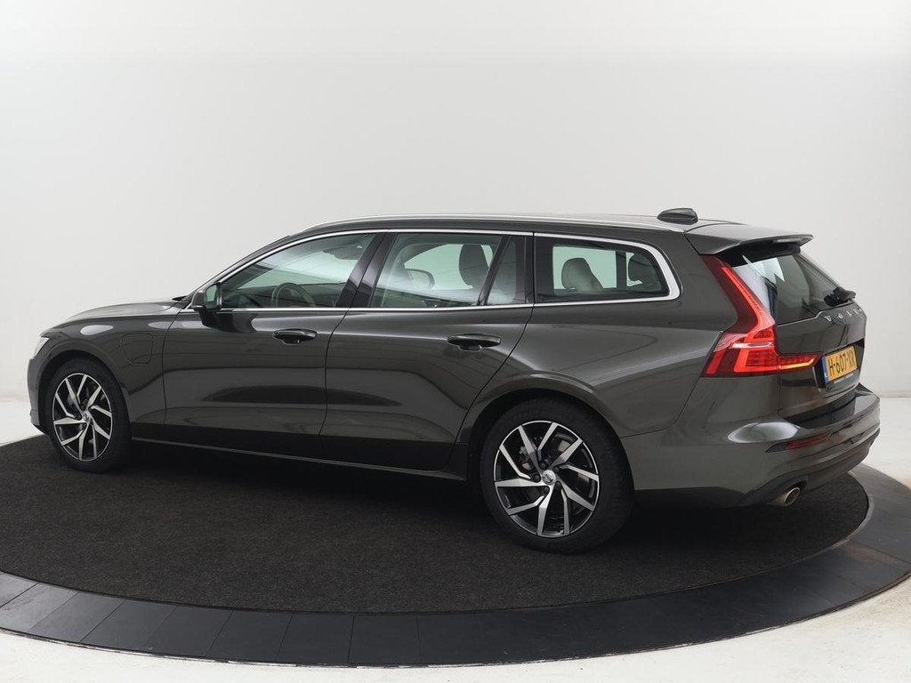 Volvo V60 2.0 T6 Twin Engine AWD Momentum Pro | SOH 88% | St, Auto's, Volvo, Gebruikt, Euro 6, 4 cilinders, Leder en Stof