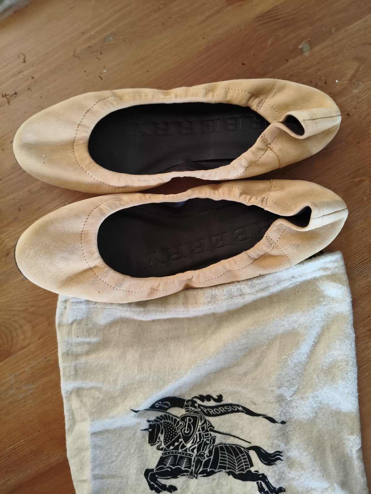 Burberry Ballerina's - Beige Suède - Maat 38, Burberry, Gedragen, Ballerina's, Ophalen of Verzenden