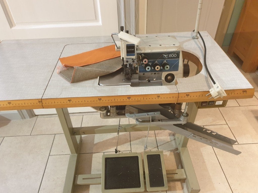 Brother Lockmachine 600 - Industrieel, Hobby en Vrije tijd, Ophalen, Gebruikt, Lockmachine, Industrieel