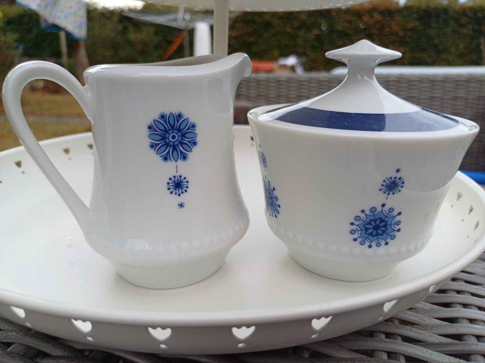 melk en suiker set vintage jaren 70 wit blauw, Overige typen, Ophalen of Verzenden, Zo goed als nieuw, Overige stijlen
