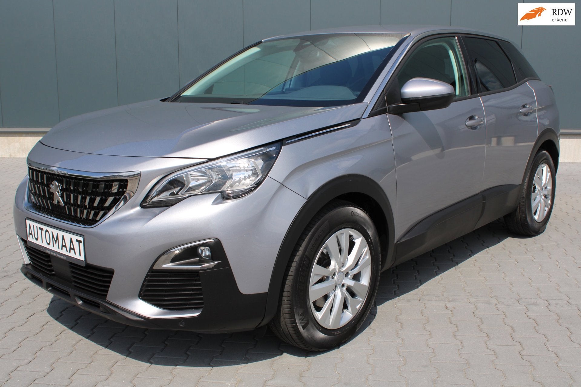 Peugeot 3008 1.2 PureTech Active AUTOMAAT NIEUWE DISTRIBUTIE, Stof, Gebruikt, Zwart, 1199 cc
