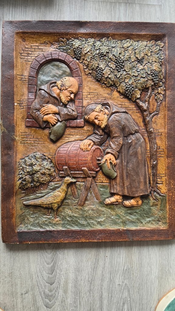 Vintage reliëf wanddecoratie monniken wijnvat, Verzamelen, Ophalen, Gebruikt, Beeld(je), Christendom | Katholiek