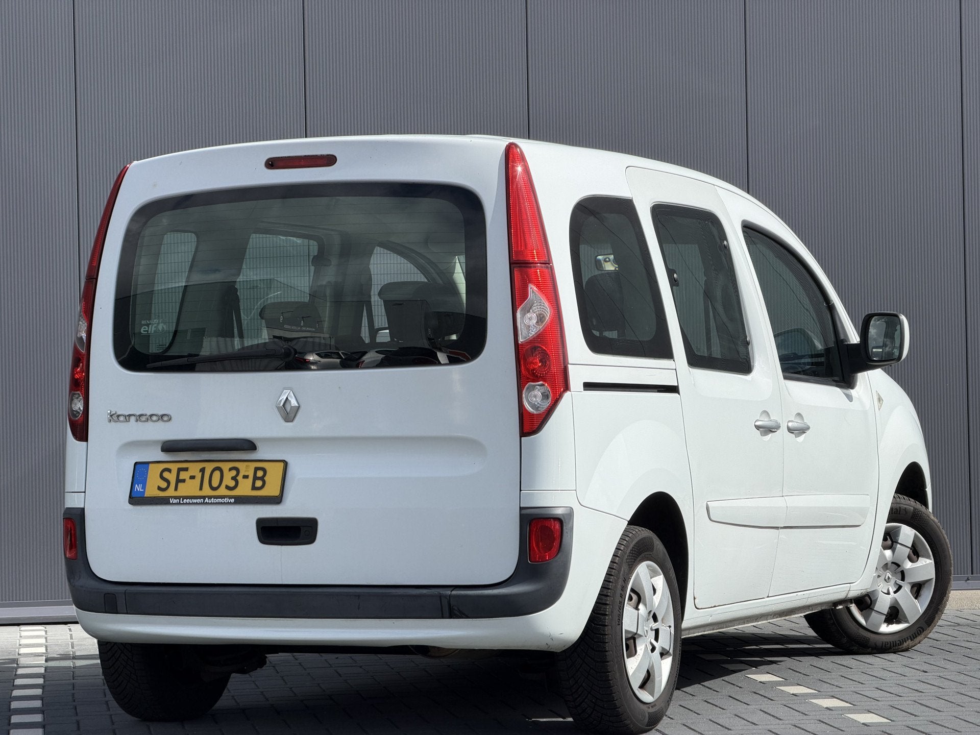 Renault Kangoo Family 1.6-16V Authentique | RIJKLAAR | Airco, Stof, Gebruikt, Zwart, 4 cilinders