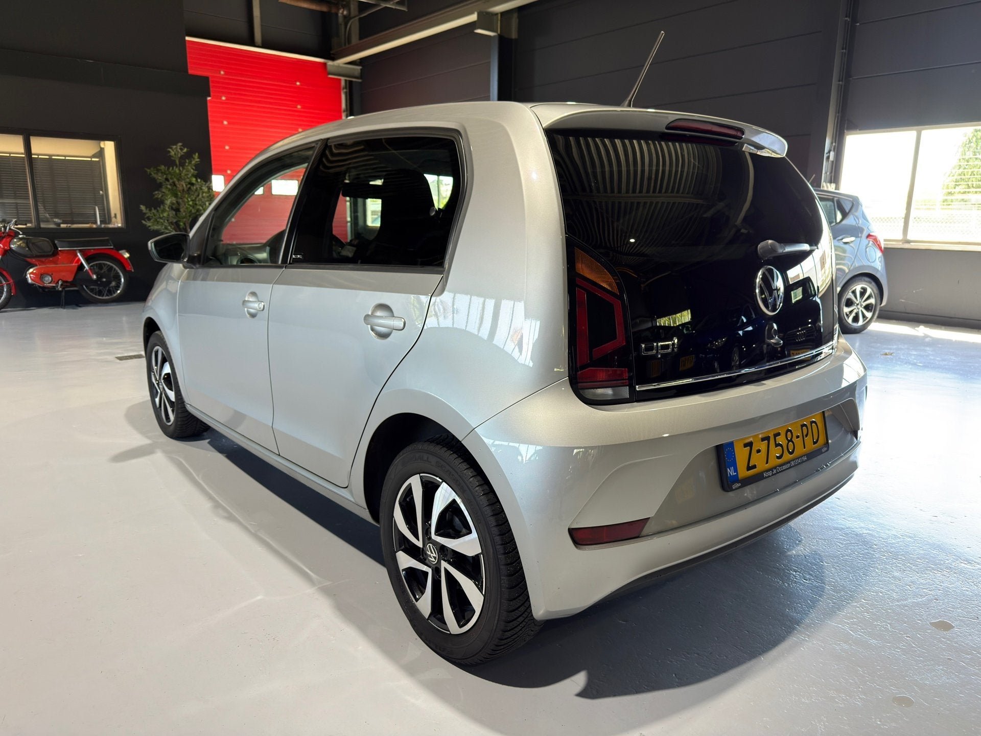 Volkswagen Up! Active 1.0 Bluemotion Lane assist | Climate, Dealer onderhouden, Stof, Gebruikt, Met garantie (alle)