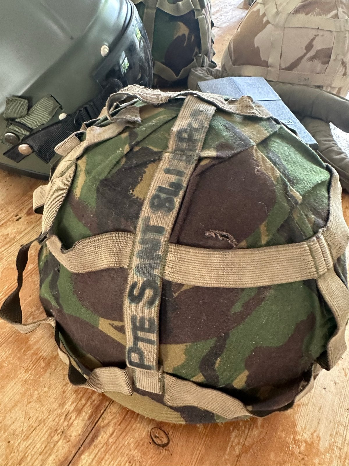 Militaire helmen, gasmaskers en communicatieapparatuur, Verzamelen, Ophalen, Overige soorten, Overige gebieden, Helm of Baret