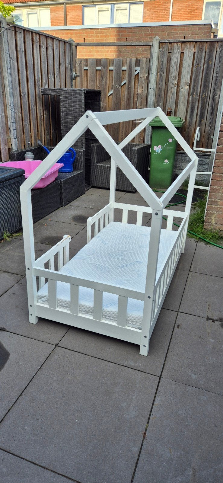 kinderbed Sisimiut met uitvalbeveiliging 70x140cm wit+ matra, Ophalen, 140 tot 160 cm, 70 tot 85 cm, Matras