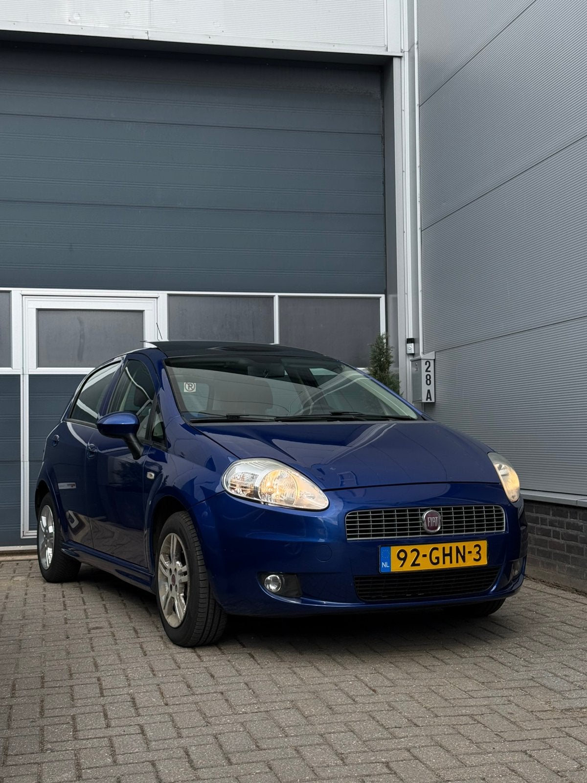 Fiat Grande Punto 1.4 5DR 2008 Blauw Airco Trekhaak, Auto's, Voorwielaandrijving, Stof, 40 €/maand, Zwart