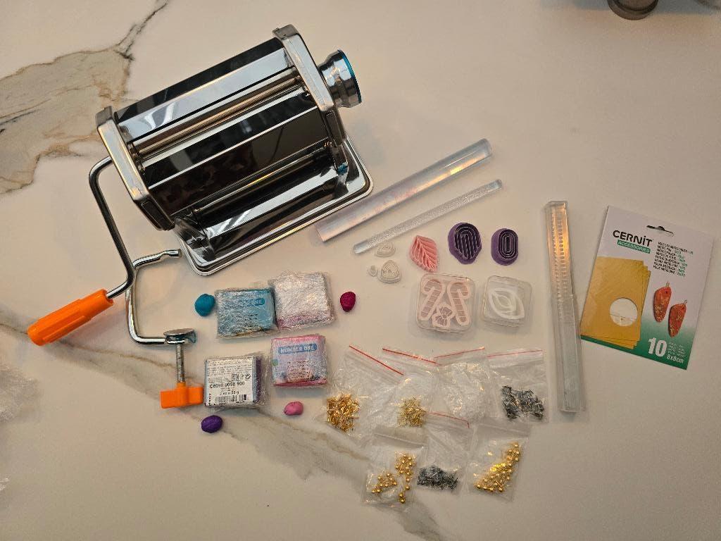 Polymeerklei oorbellen starterset + klei machine + tools, Ophalen of Verzenden, Gebruikt, Overige typen