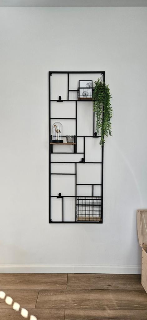 Modern Zwart Metalen Wandrek met Houten Planken, Ophalen, Zo goed als nieuw