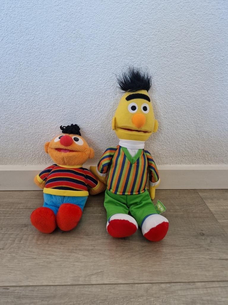 2 knuffels bert en ernie Sesamstraat plush pluche, Ophalen of Verzenden, Zo goed als nieuw, Overige typen
