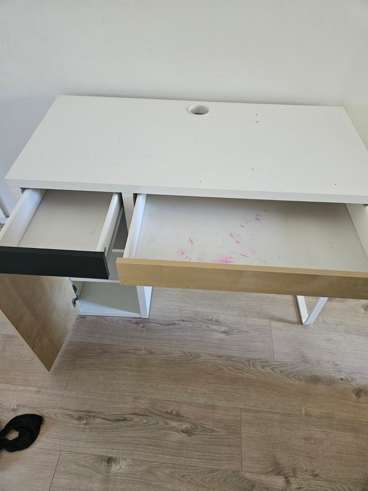 ikea micke bureau gratis af te halen, Huis en Inrichting, Kasten | Computermeubels, Ophalen, Gebruikt, 70 tot 120 cm