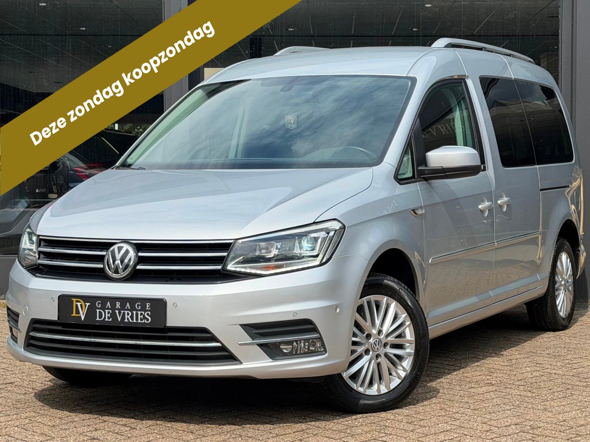 Volkswagen Caddy Maxi 1.4 TSI Generation Four 7p DSG ACC Cam, Auto's, Gebruikt, Zwart, 4 cilinders, 7 stoelen