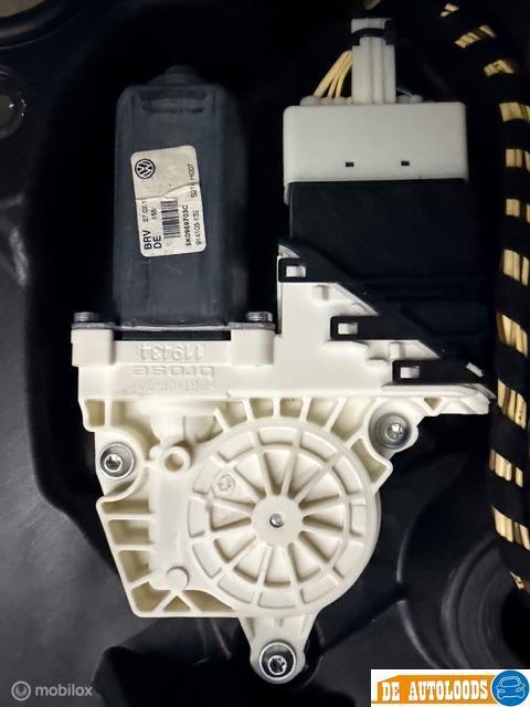 Raammotor Links Achter 5-deurs Volkswagen Golf VI 5K0959703C, Gebruikt, Volkswagen, Ophalen of Verzenden, Volkswagen