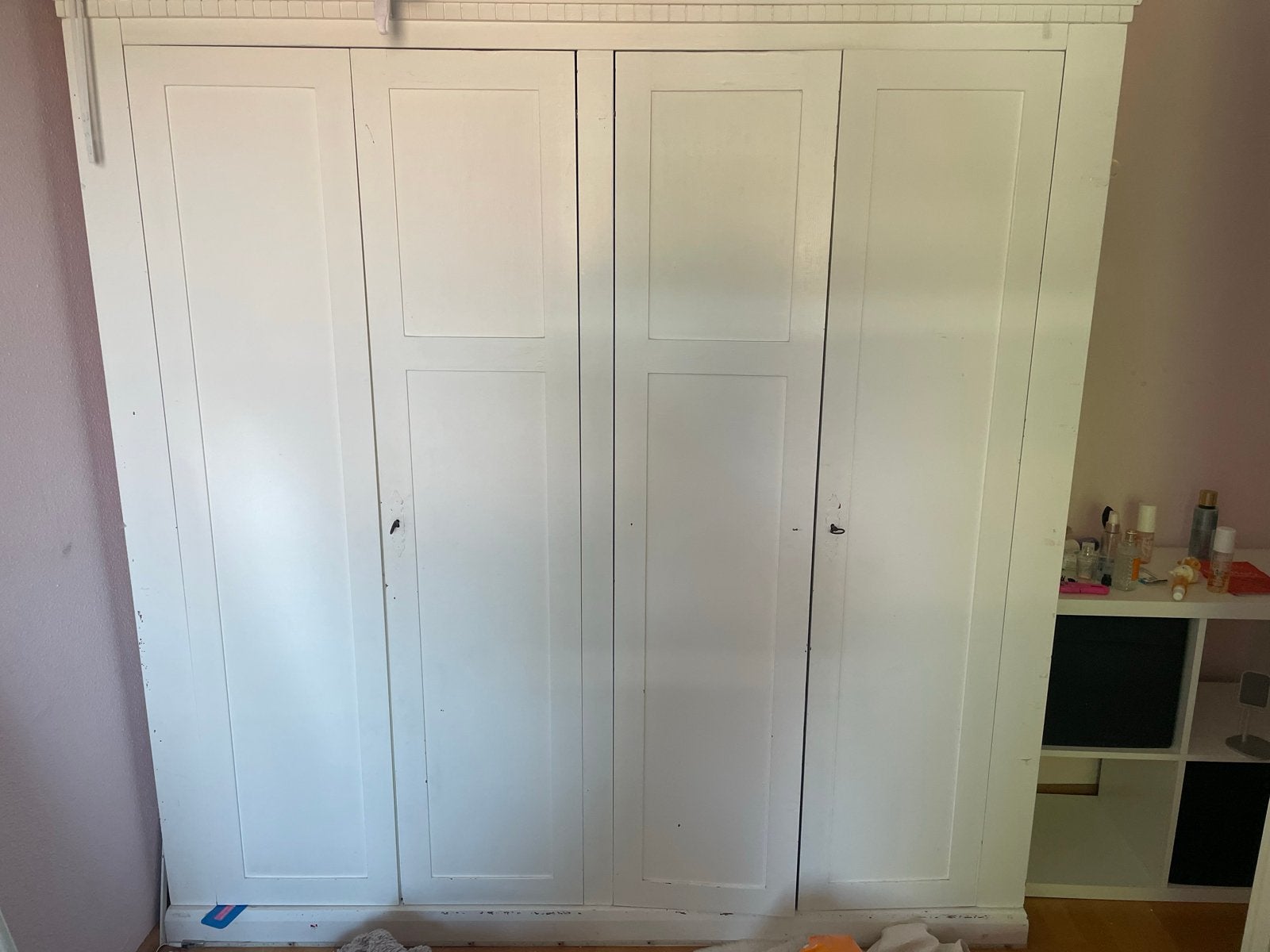 Witte houten kledingkast met 4 deuren en legplanken, Ophalen, Gebruikt, 200 cm of meer, 150 tot 200 cm