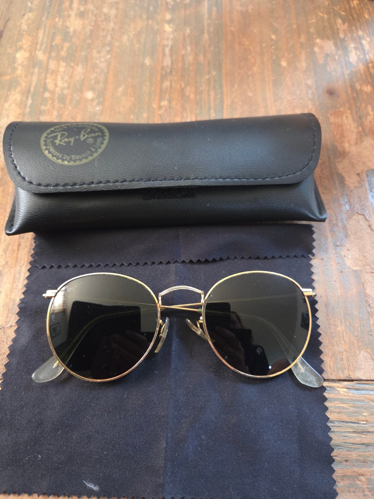Ray-Ban zonnebril met gouden montuur en etui, Gebruikt, Zonnebril, Overige kleuren, Ophalen of Verzenden