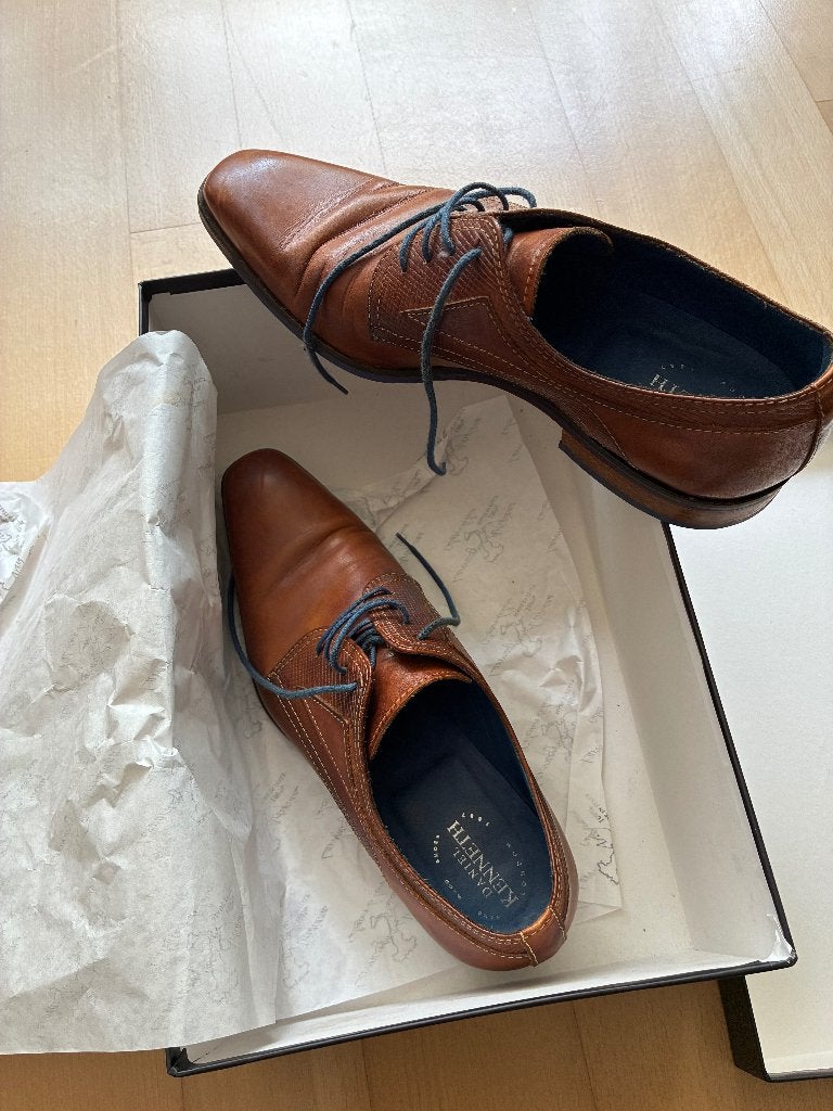 Te koop: ‘Handmade’ schoenen van Daniel Kenneth, maat 41, Kleding | Heren, Schoenen, Ophalen, Daniel Kenneth, Bruin, Zo goed als nieuw