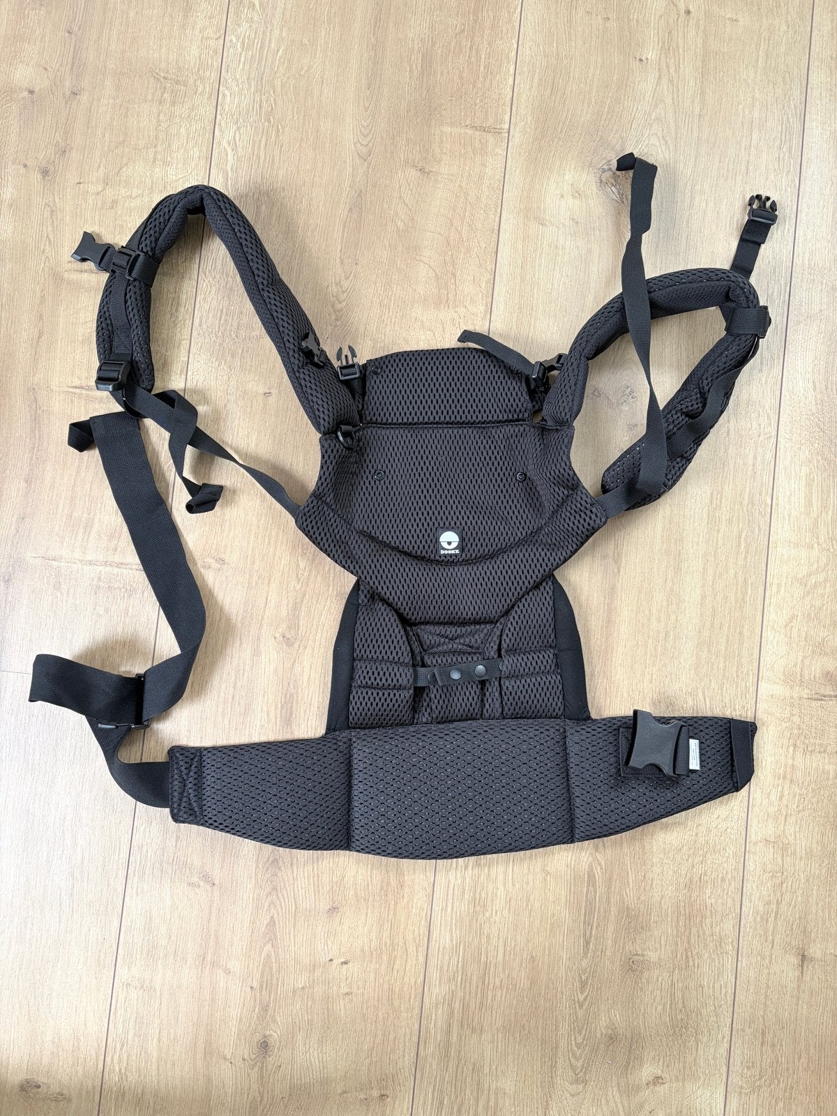 Dooky Carrier Urban Comfort Draagzak - Zwart, Zo goed als nieuw, Buik, Rug of Zij, Draagzak, Ophalen