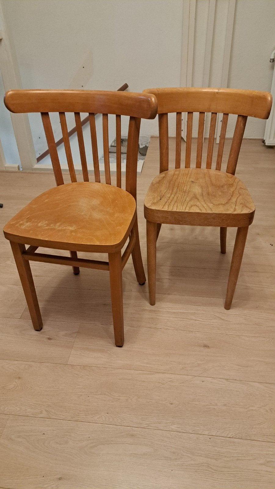 2 houten cafe stoelen - Gebruikt, Ophalen, Gebruikt, Twee, Bruin