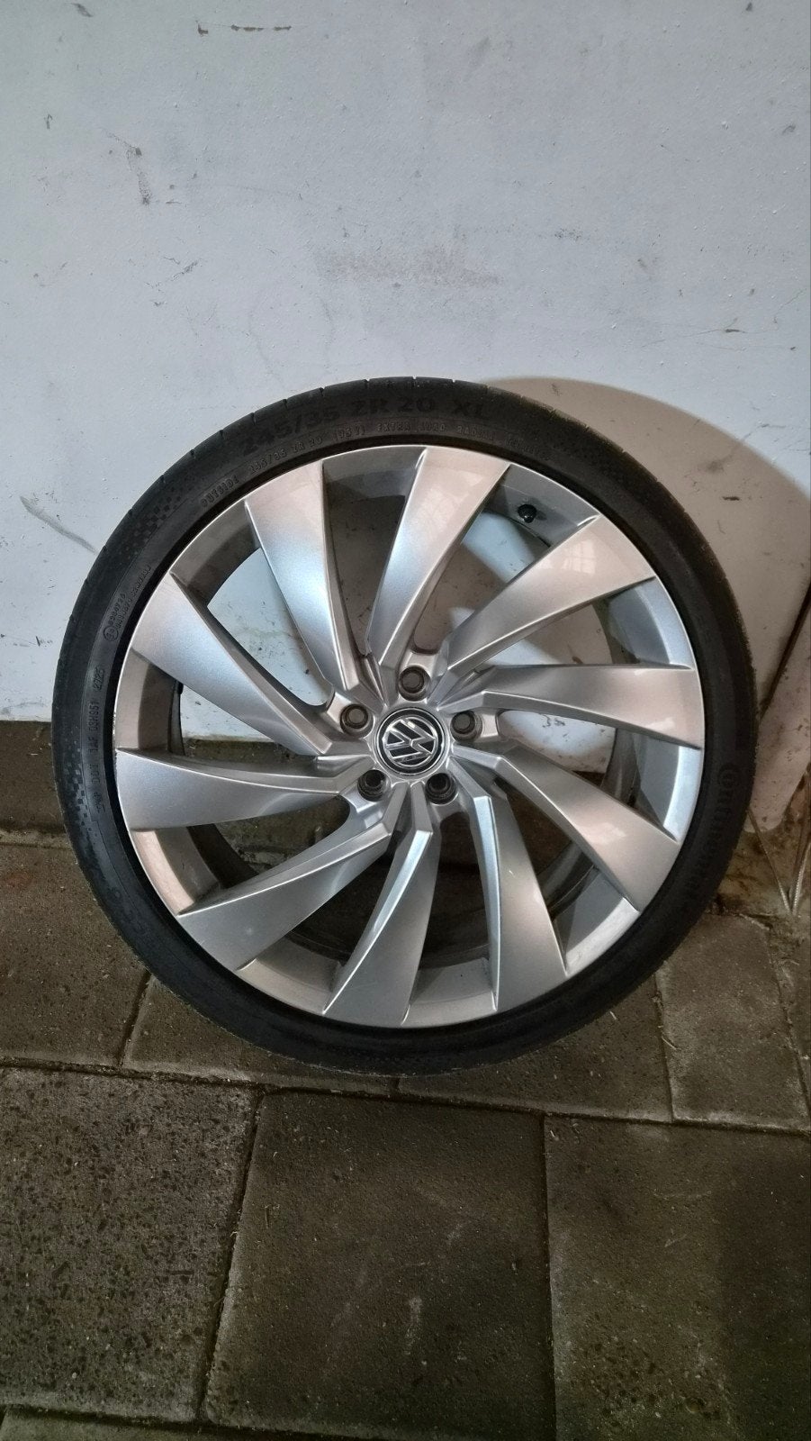 VW Rosario 20 inch velg met 245/35 R20 zomerband, Ophalen, Banden en Velgen, Personenwagen, 20 inch