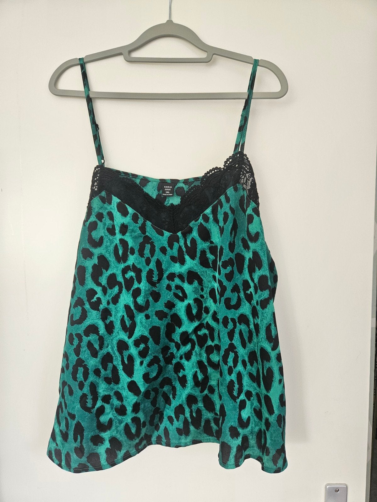Shein Groene Luipaardprint Top met Kant Maat  xl, Kleding | Dames, Tops, Maat 46/48 (XL) of groter, Ophalen of Verzenden, Zo goed als nieuw