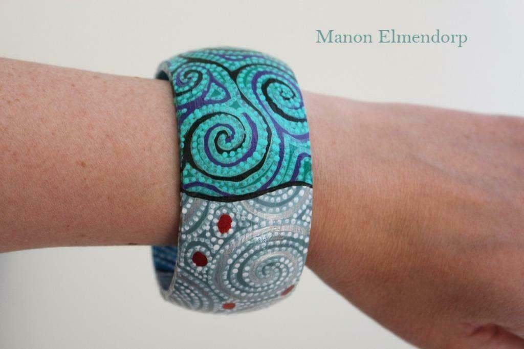 Unieke Handbeschilderde Armband "Live What You Love" Kunst, Antiek en Kunst, Meerkleurig, Hout, Ophalen of Verzenden, Overige typen