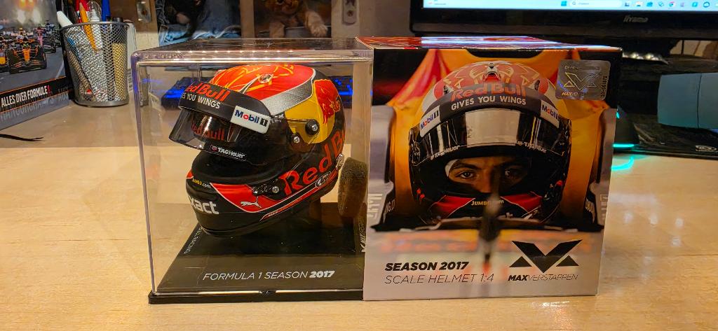 F1 Formule 1 Max Verstappen Mini Helm 1:4 Scale uit 2017, Ophalen of Verzenden, Gebruikt, Overige sporten, Overige typen