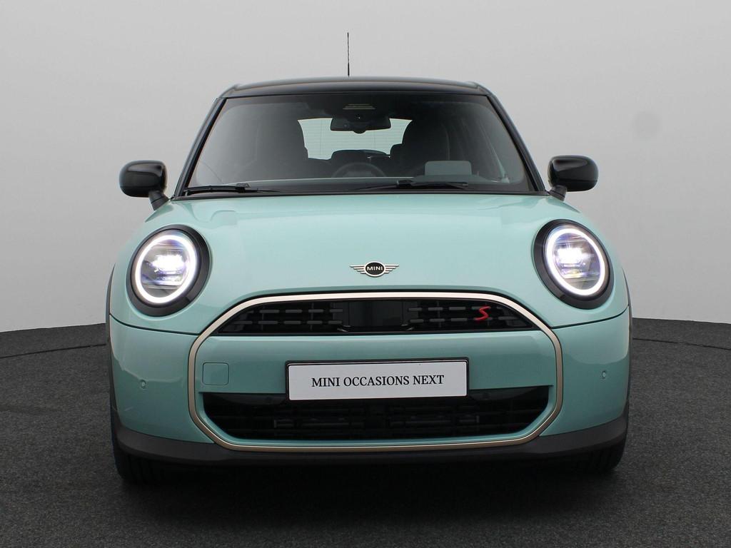 MINI 5-Deurs Cooper S Favoured + Pakket S + Parking Assistan, Auto's, Euro 6, 4 cilinders, Met garantie (alle), Bedrijf