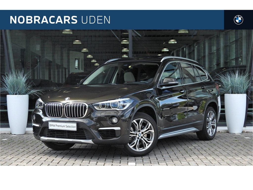 BMW X1 sDrive20i High Executive Automaat / Panoramadak / Ada, 1998 cc, Euro 6, Bedrijf, Grijs