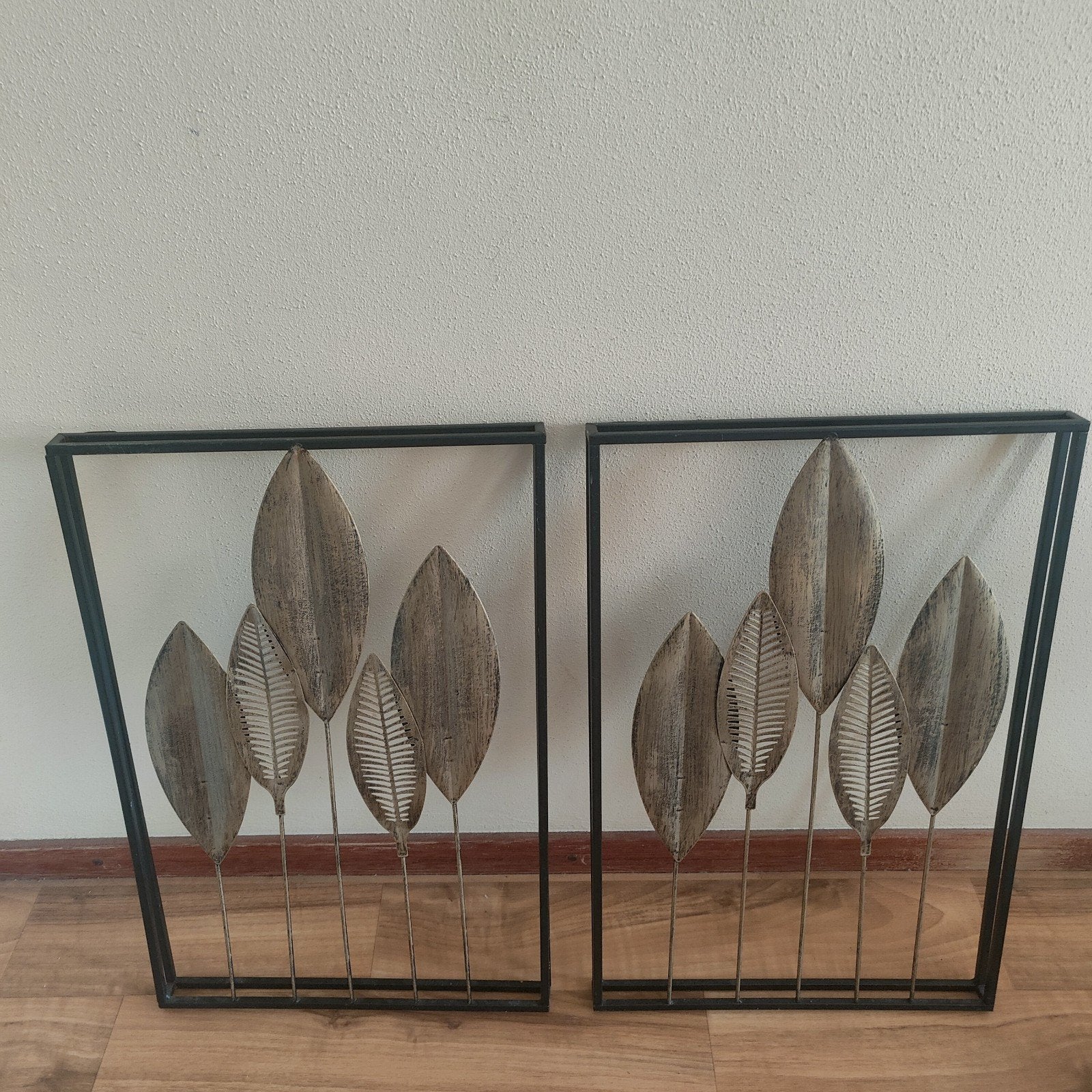 Set van 2 metalen wanddecoraties met bladeren, Metaal, Gebruikt, Meerkleurig, Decoratieobject
